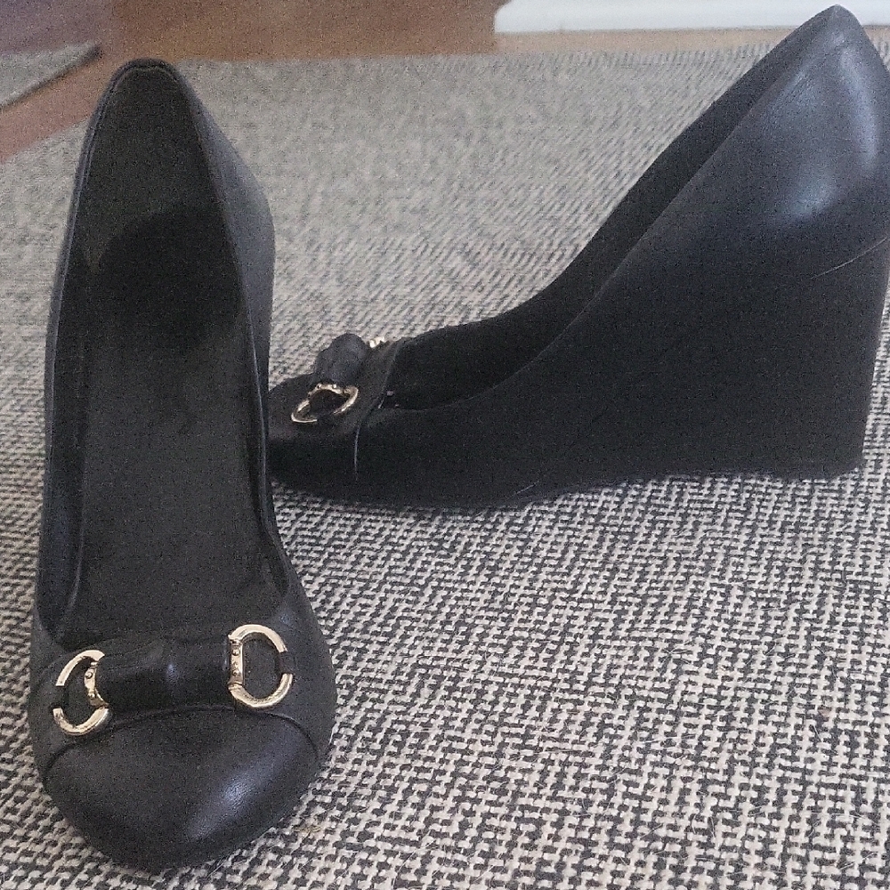 Gucci Black Platform Shoes with Elegant Design